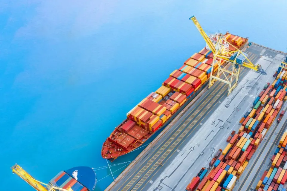 shipping-port-containers