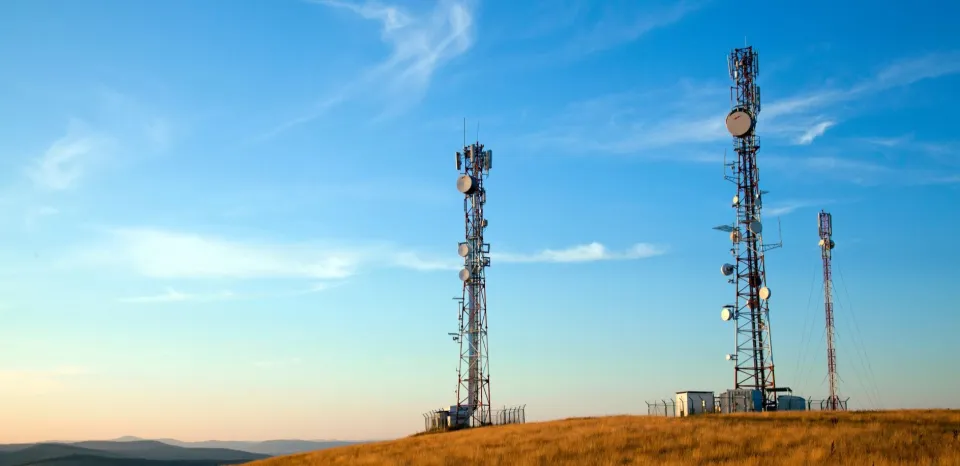 data-towers-in-field