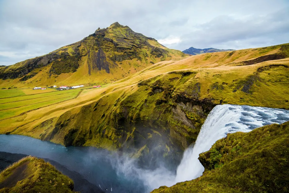 mountain-with-water